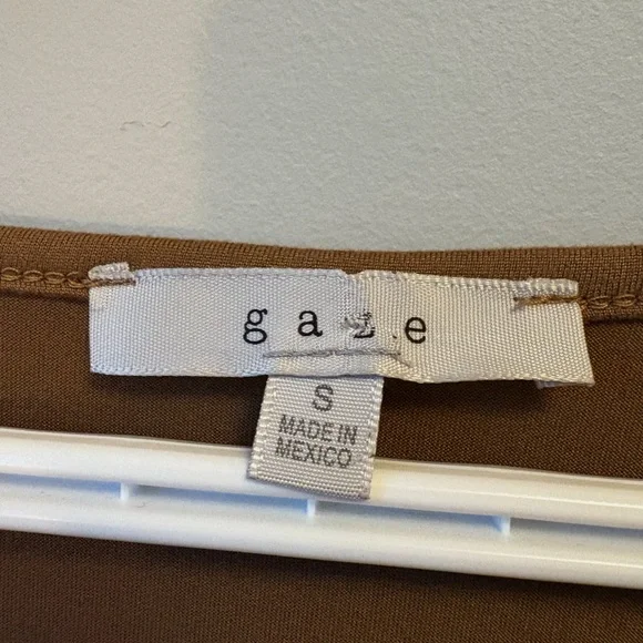 Brown Ruched V-Neck Top - Picture 2 of 2